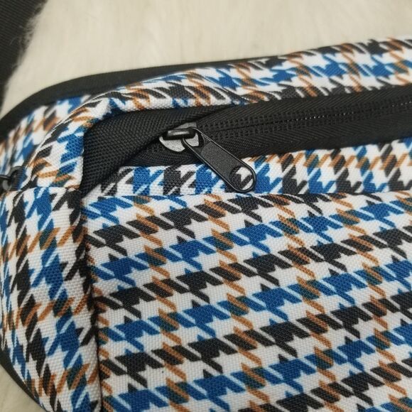 Nwot. Houndstooth Waistpack or Across the Body Pack. - Picture 7 of 12